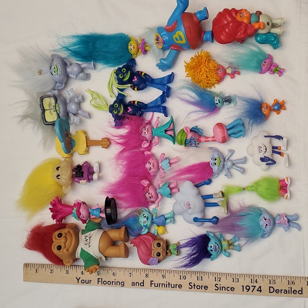 : mixed lot Of 27 troll Trolls toy Dolls figures vintage and modern